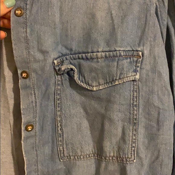 H&M chambray top - Picture 3 of 4